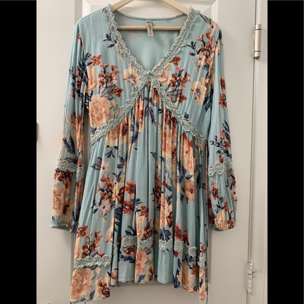 EUC Floral print embroidered above the knee  dress